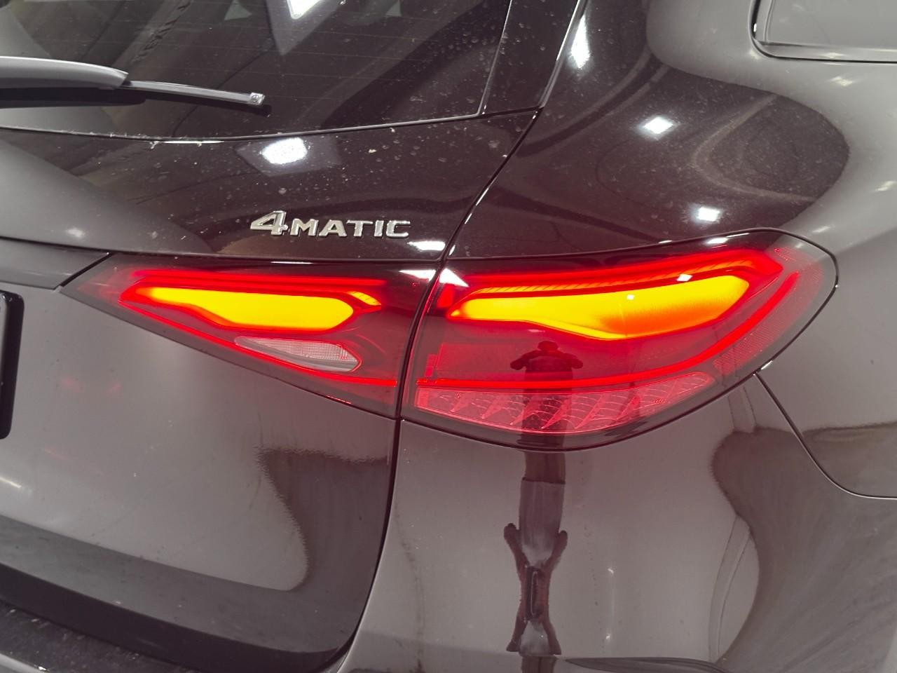 Mercedes-Benz GLC Vehicle Full-screen Gallery Image 12