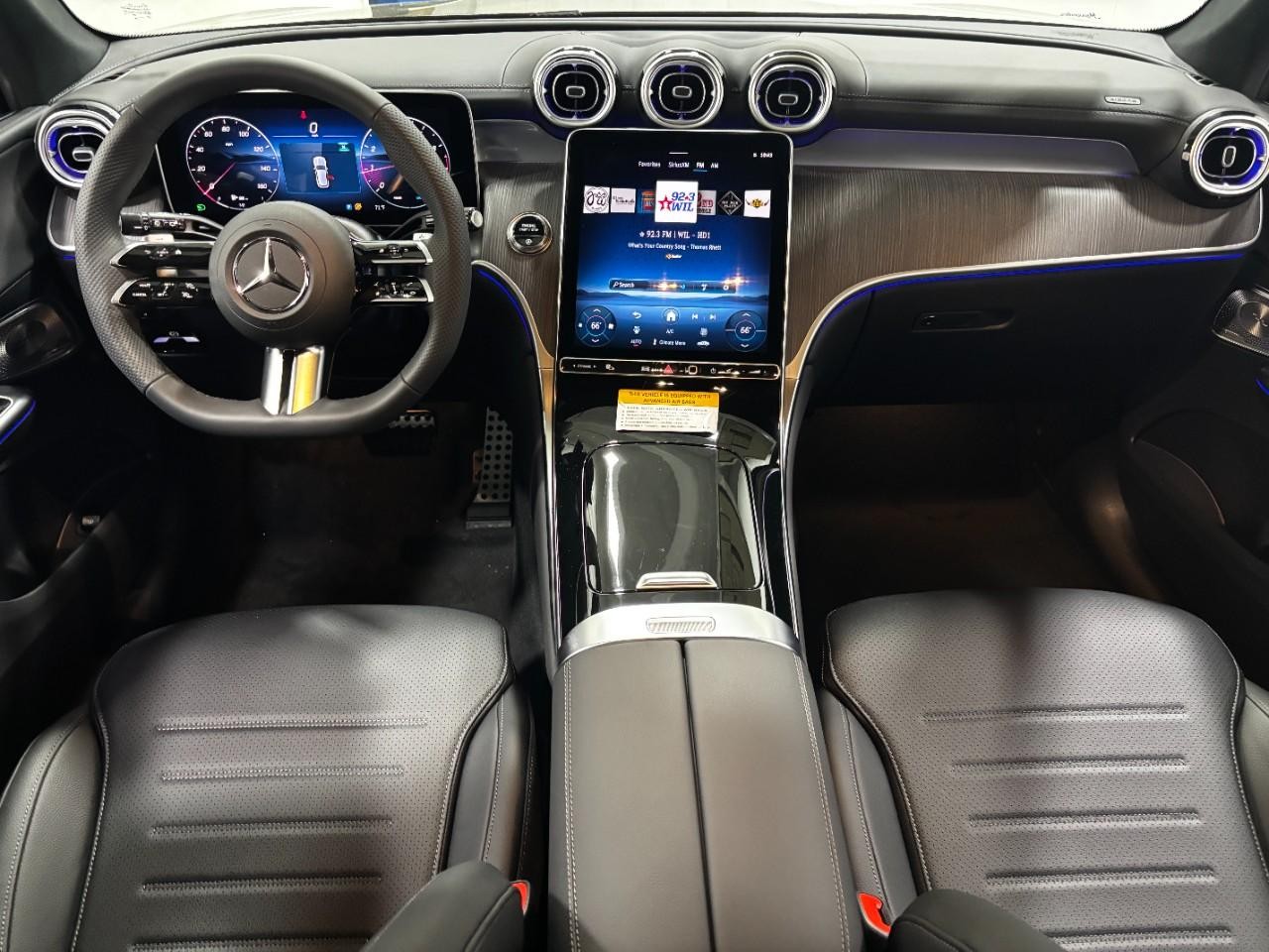 Mercedes-Benz GLC Vehicle Full-screen Gallery Image 14