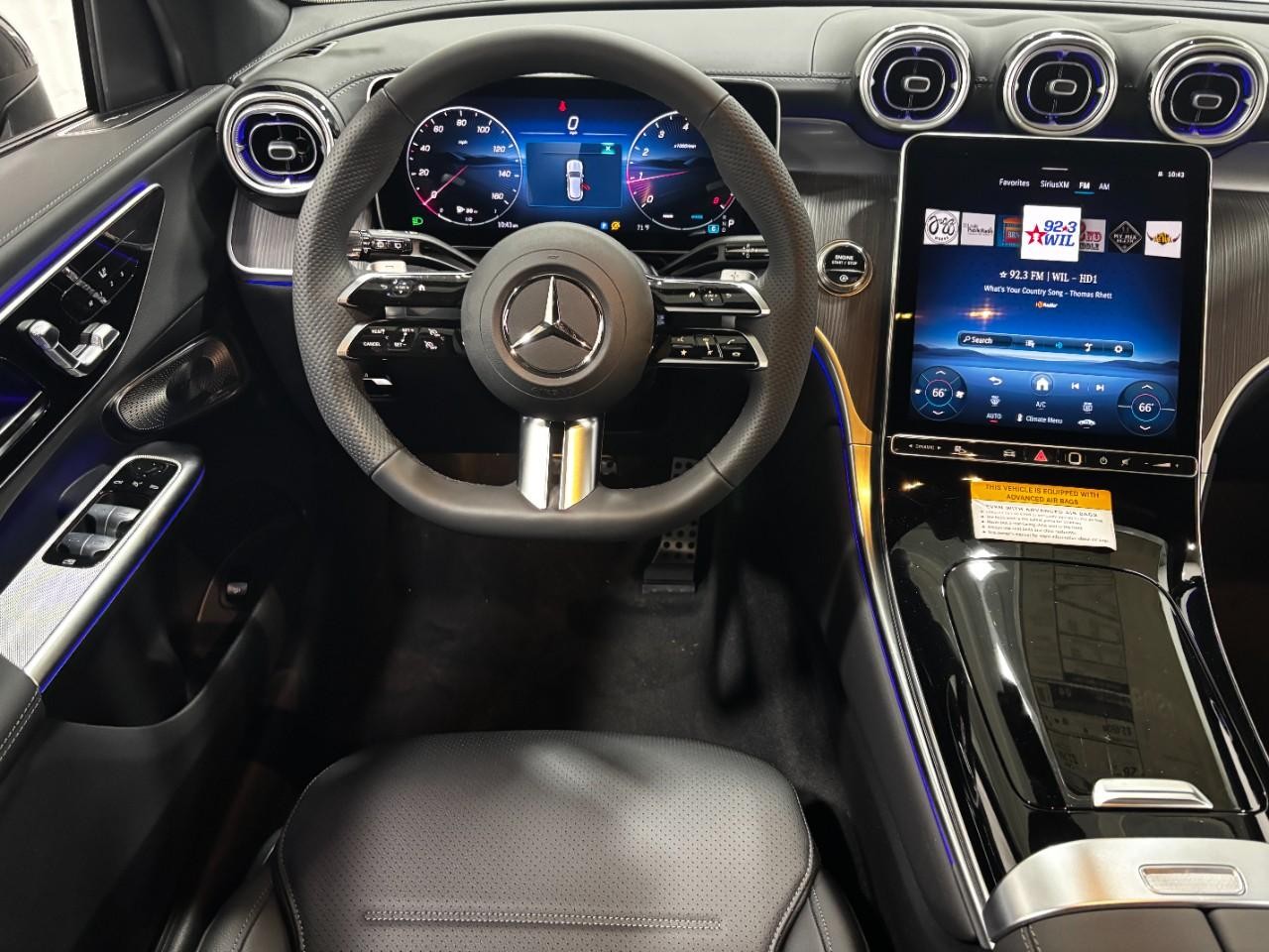 Mercedes-Benz GLC Vehicle Full-screen Gallery Image 15