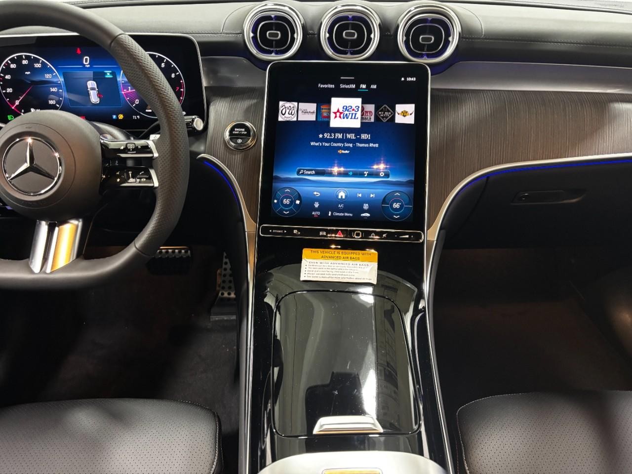 Mercedes-Benz GLC Vehicle Full-screen Gallery Image 16