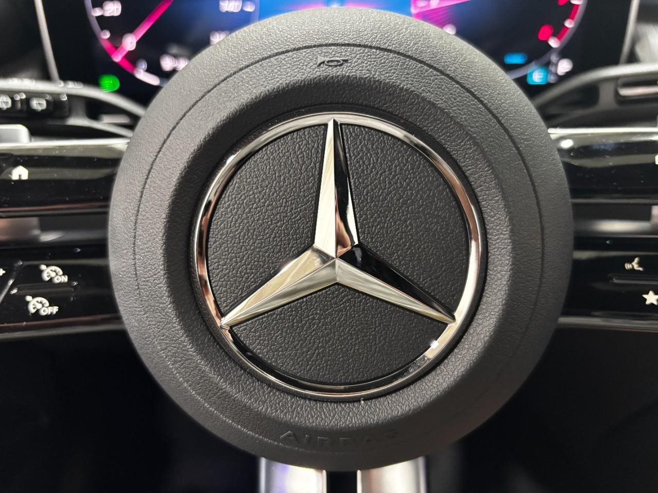 Mercedes-Benz GLC Vehicle Full-screen Gallery Image 22