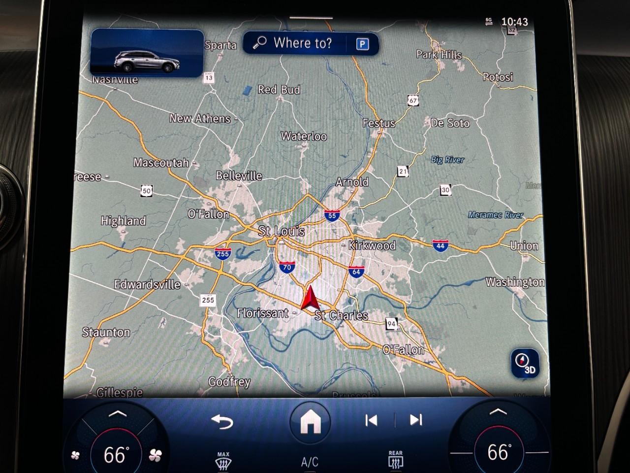 Mercedes-Benz GLC Vehicle Full-screen Gallery Image 25