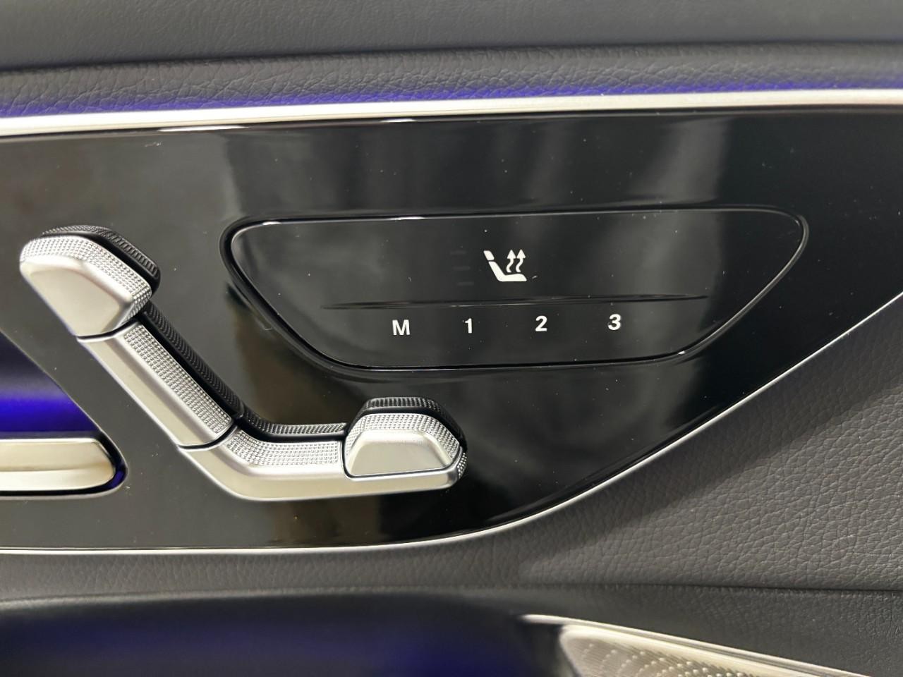 Mercedes-Benz GLC Vehicle Full-screen Gallery Image 32