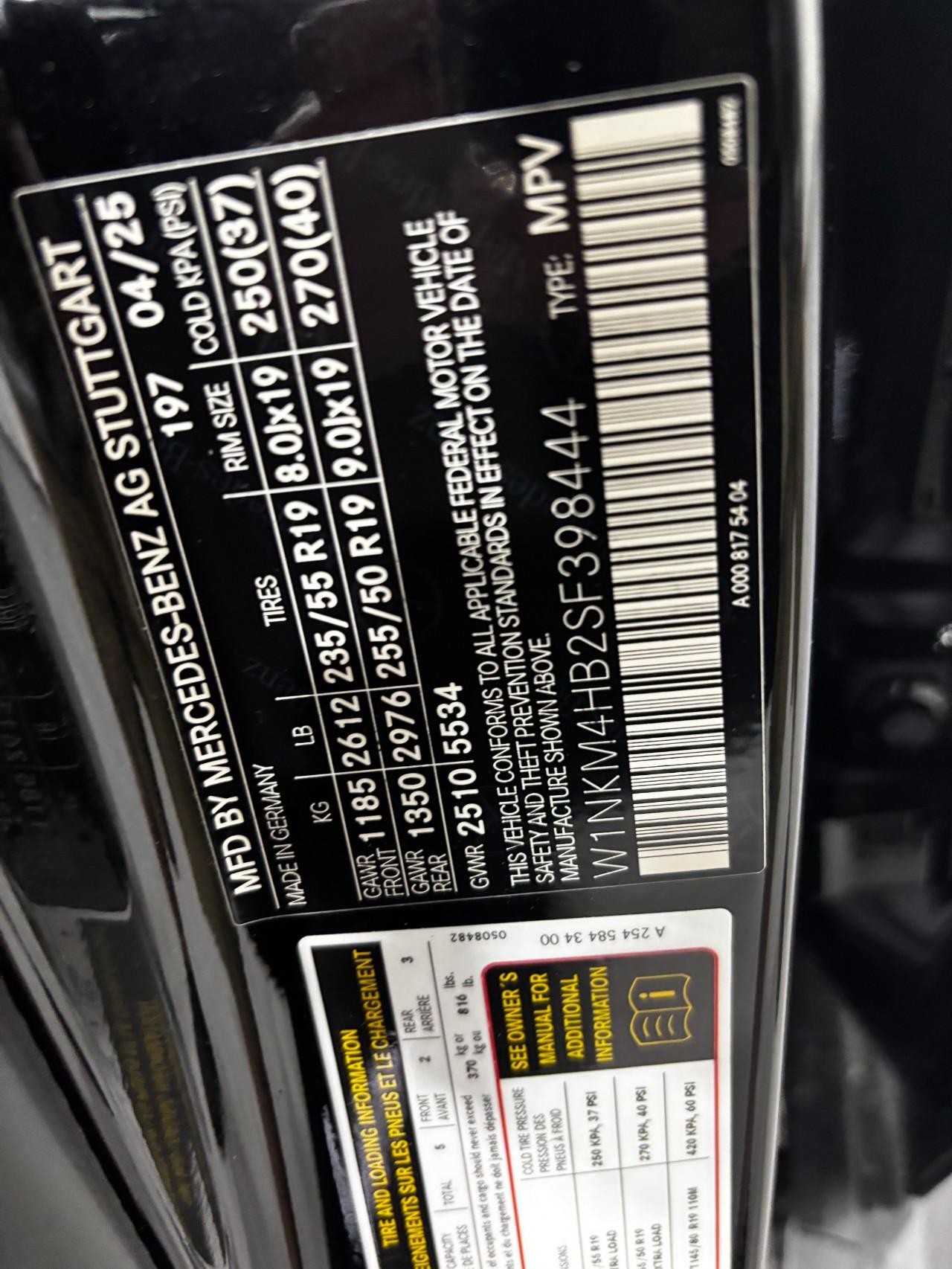 Mercedes-Benz GLC Vehicle Full-screen Gallery Image 38