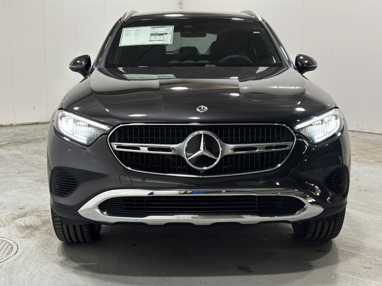 Mercedes-Benz GLC Vehicle Full-screen Gallery Image 7