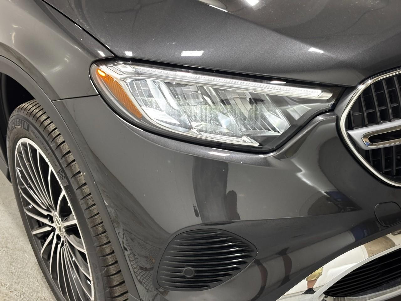 Mercedes-Benz GLC Vehicle Full-screen Gallery Image 8