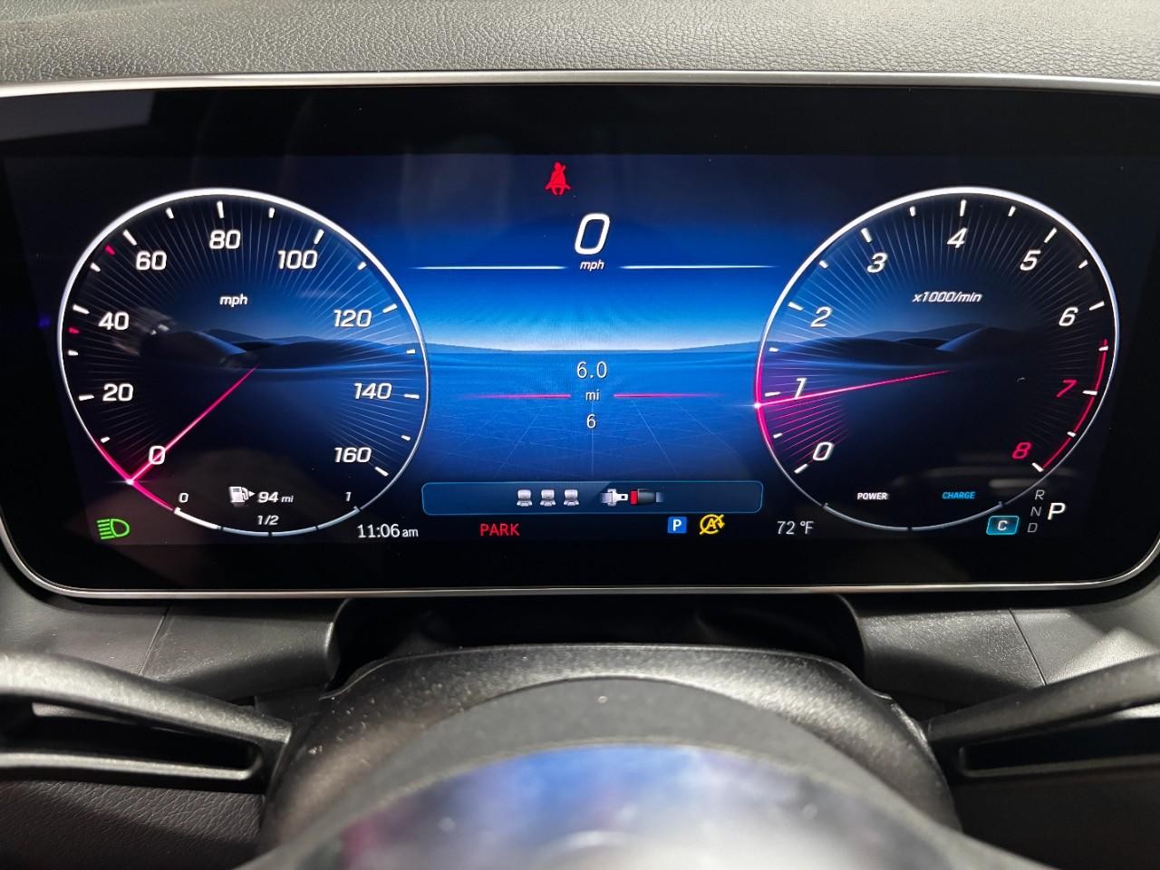 Mercedes-Benz GLC Vehicle Full-screen Gallery Image 24