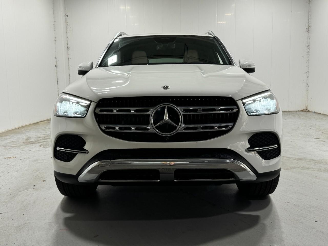 Mercedes-Benz GLE Vehicle Full-screen Gallery Image 7