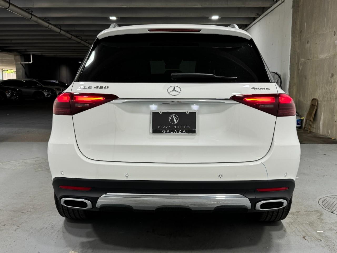 Mercedes-Benz GLE Vehicle Full-screen Gallery Image 9