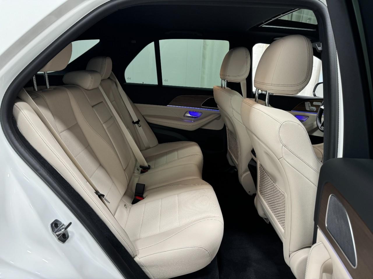 Mercedes-Benz GLE Vehicle Full-screen Gallery Image 10