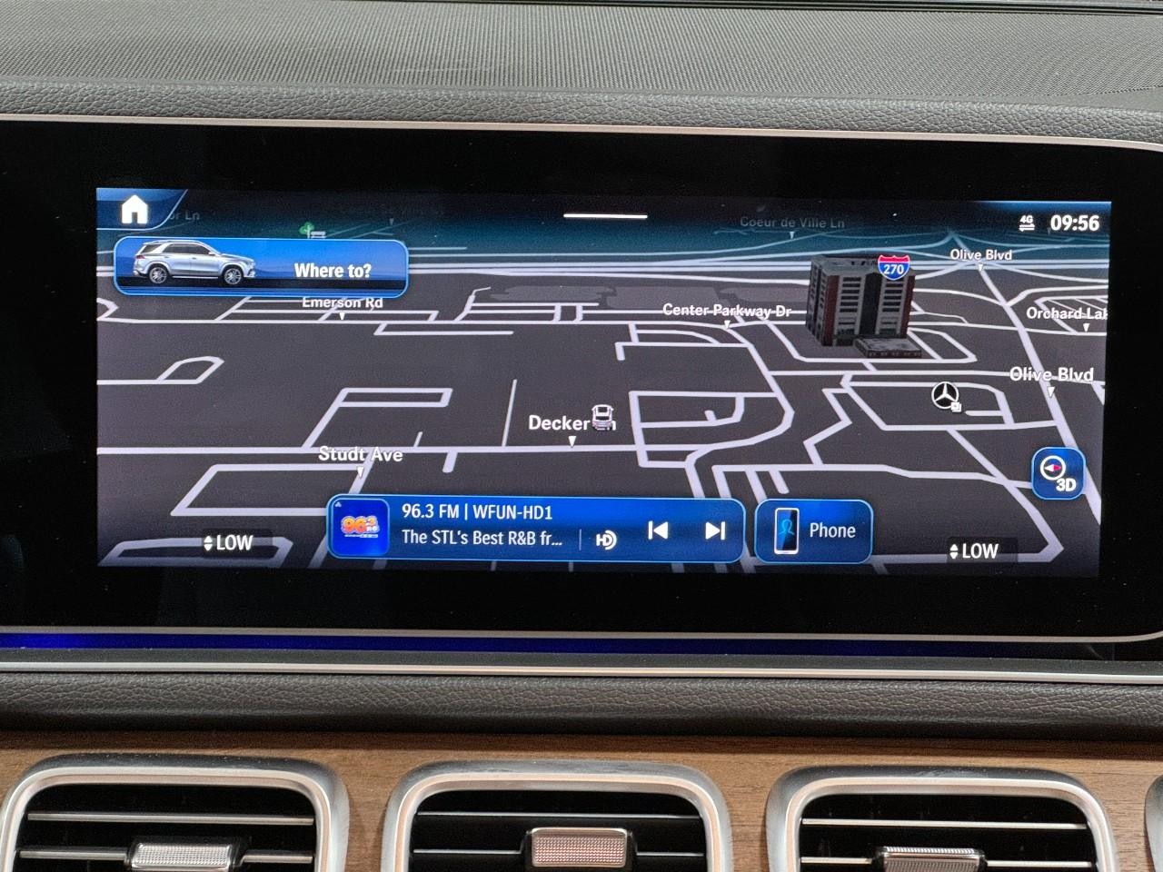 Mercedes-Benz GLE Vehicle Full-screen Gallery Image 14