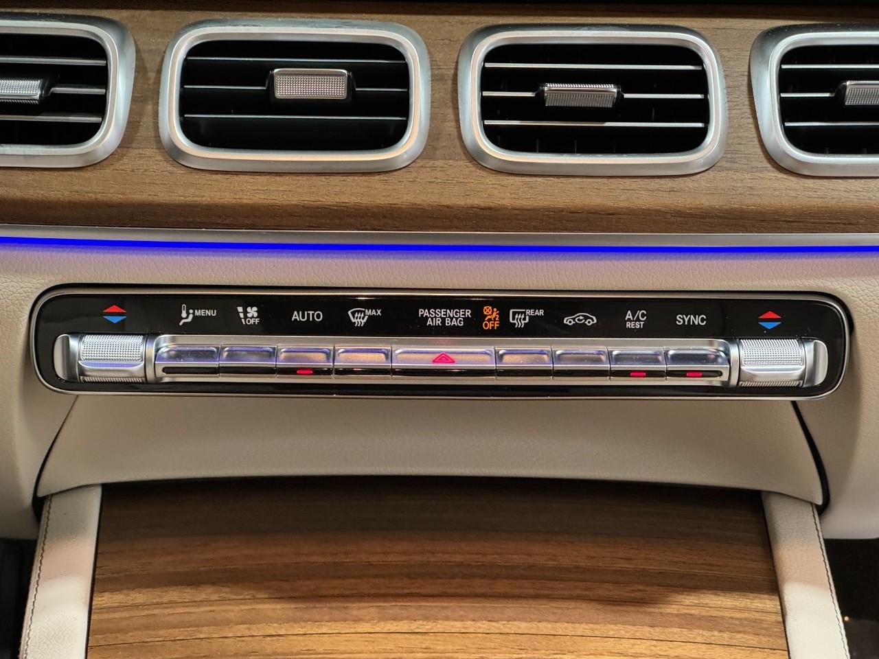 Mercedes-Benz GLE Vehicle Full-screen Gallery Image 15