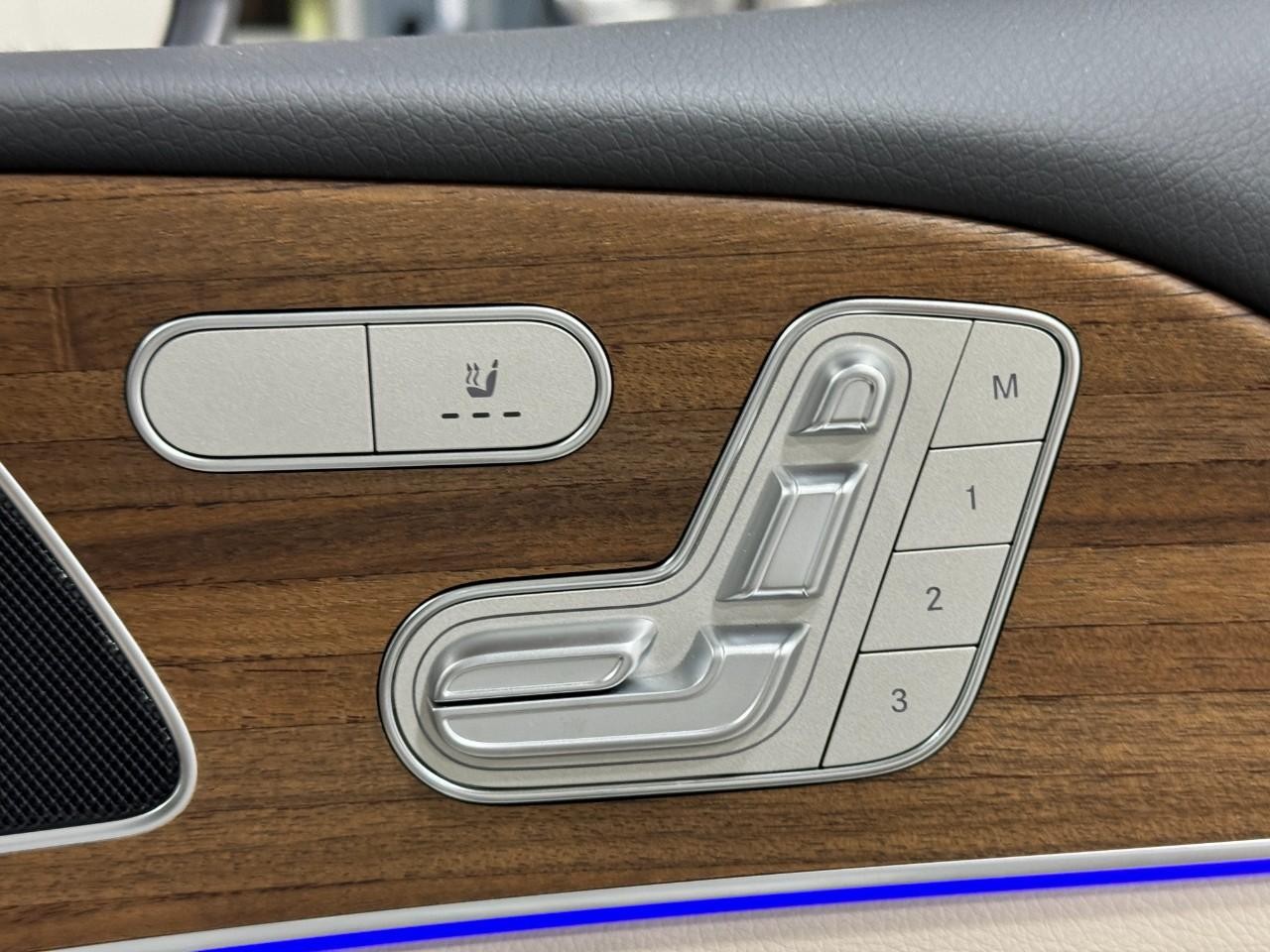 Mercedes-Benz GLE Vehicle Full-screen Gallery Image 21