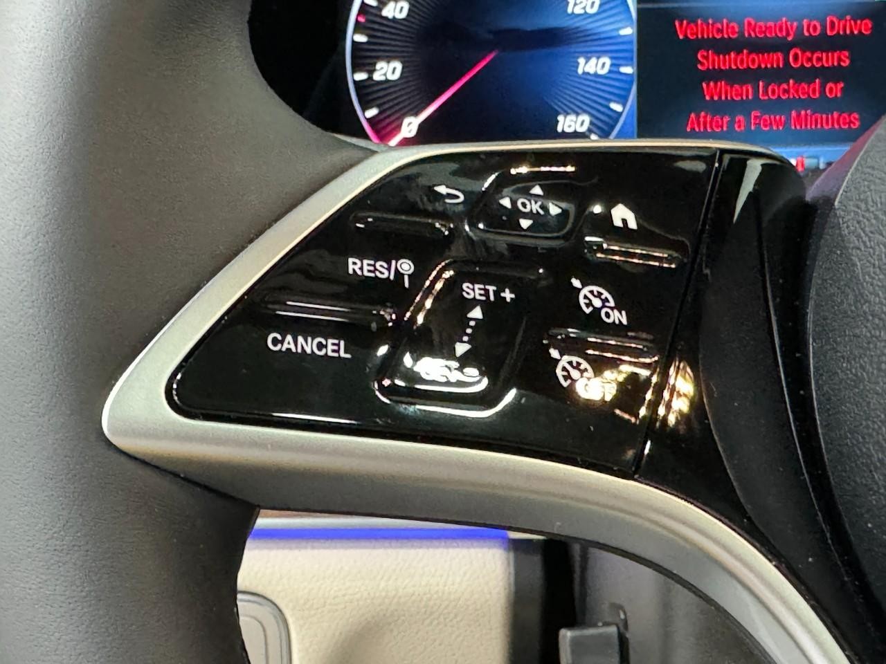 Mercedes-Benz GLE Vehicle Full-screen Gallery Image 32