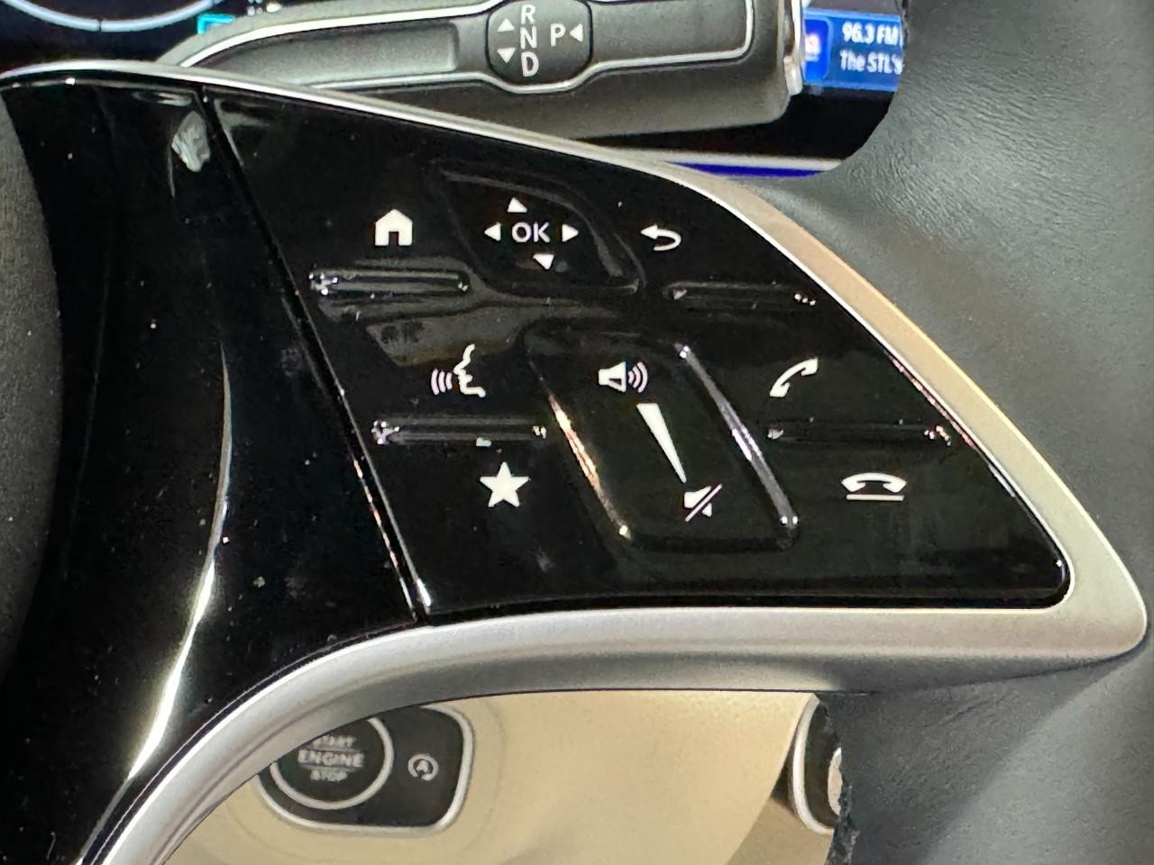 Mercedes-Benz GLE Vehicle Full-screen Gallery Image 33