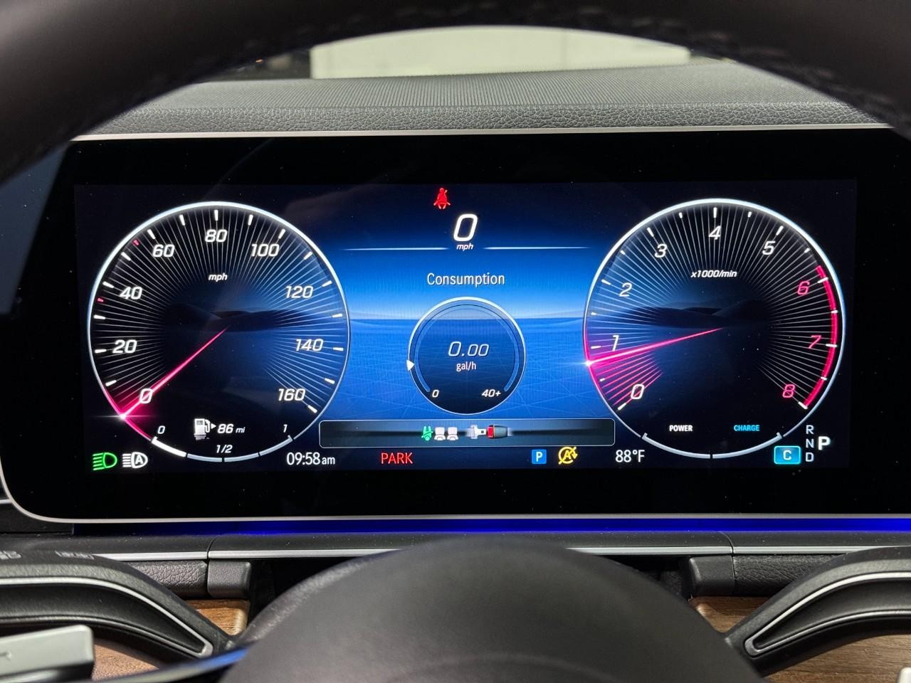 Mercedes-Benz GLE Vehicle Full-screen Gallery Image 34