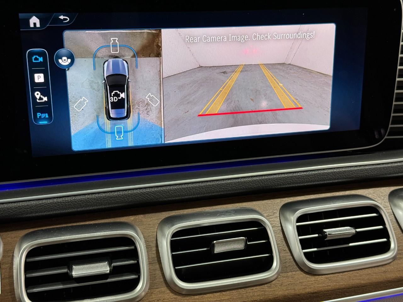 Mercedes-Benz GLE Vehicle Full-screen Gallery Image 36