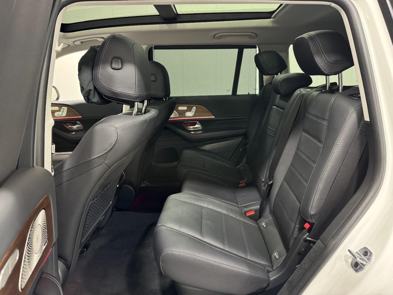 Mercedes-Benz GLS Vehicle Full-screen Gallery Image 8