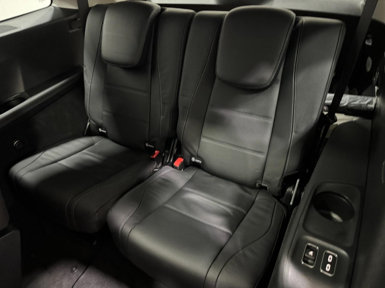 Mercedes-Benz GLS Vehicle Full-screen Gallery Image 9