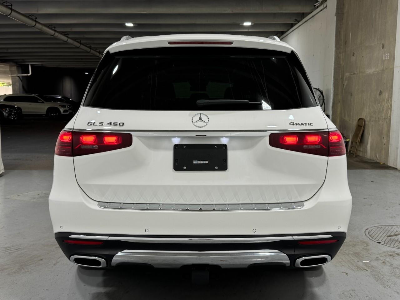 Mercedes-Benz GLS Vehicle Full-screen Gallery Image 10