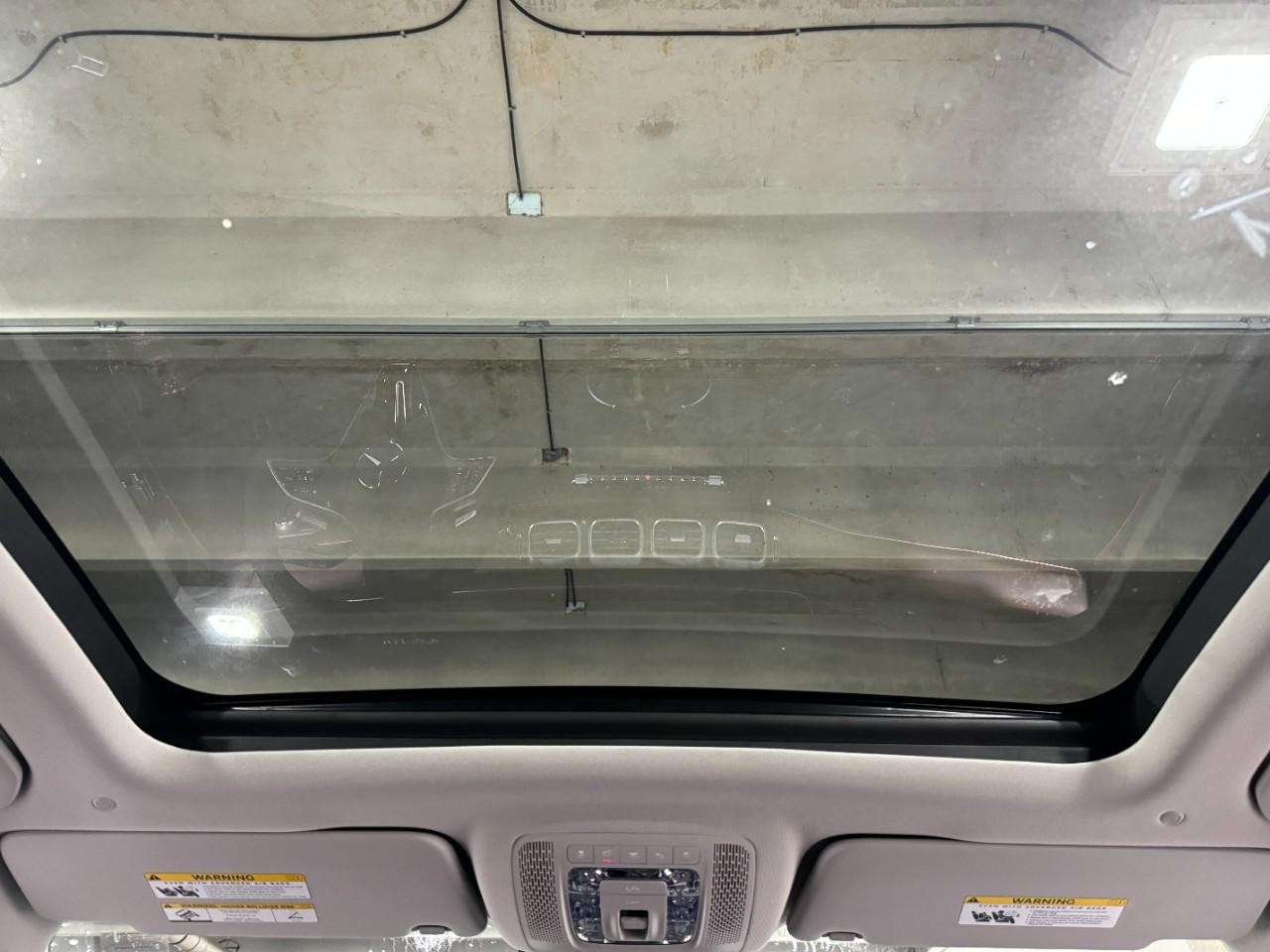 Mercedes-Benz GLS Vehicle Full-screen Gallery Image 14