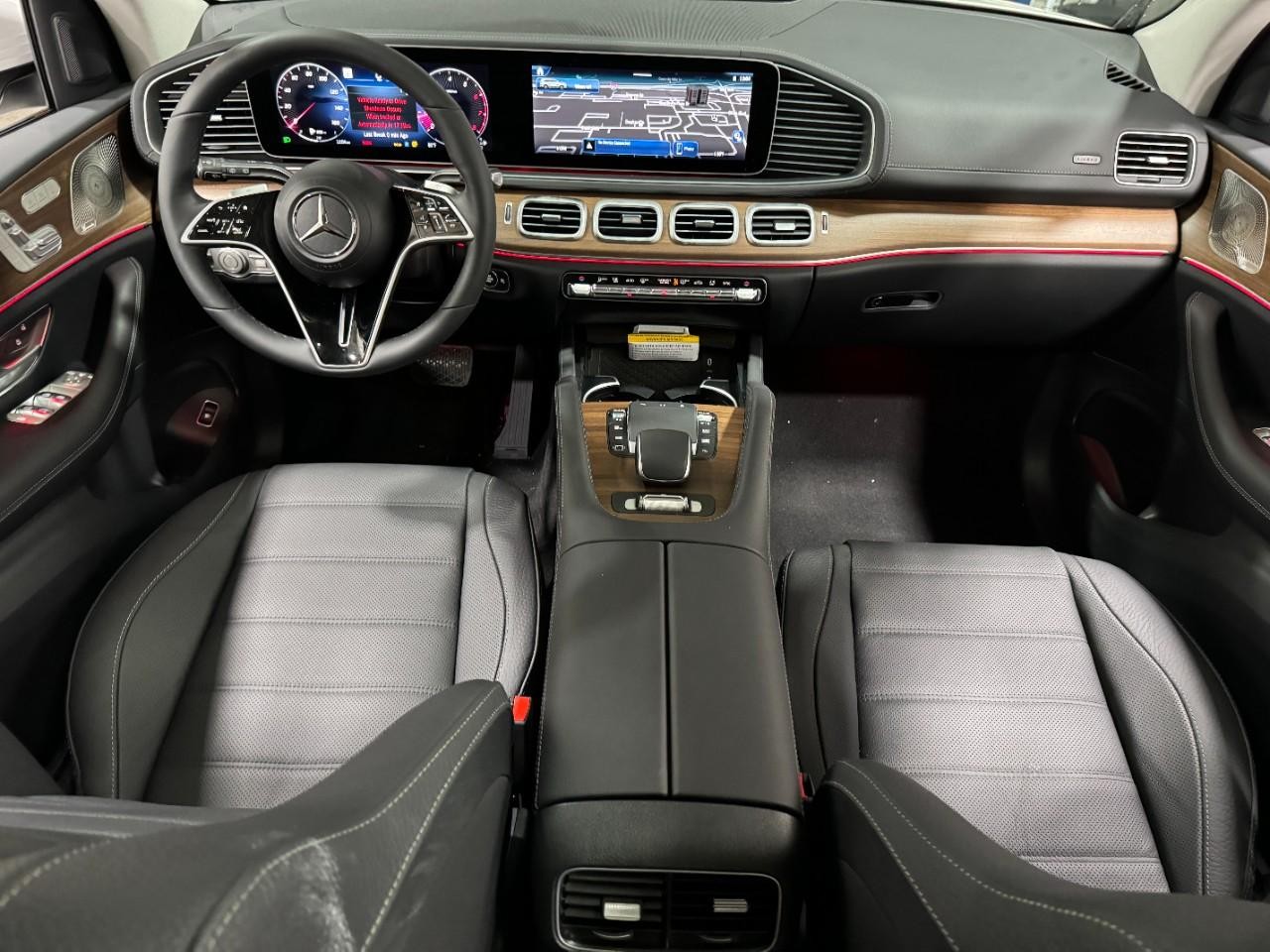 Mercedes-Benz GLS Vehicle Full-screen Gallery Image 15