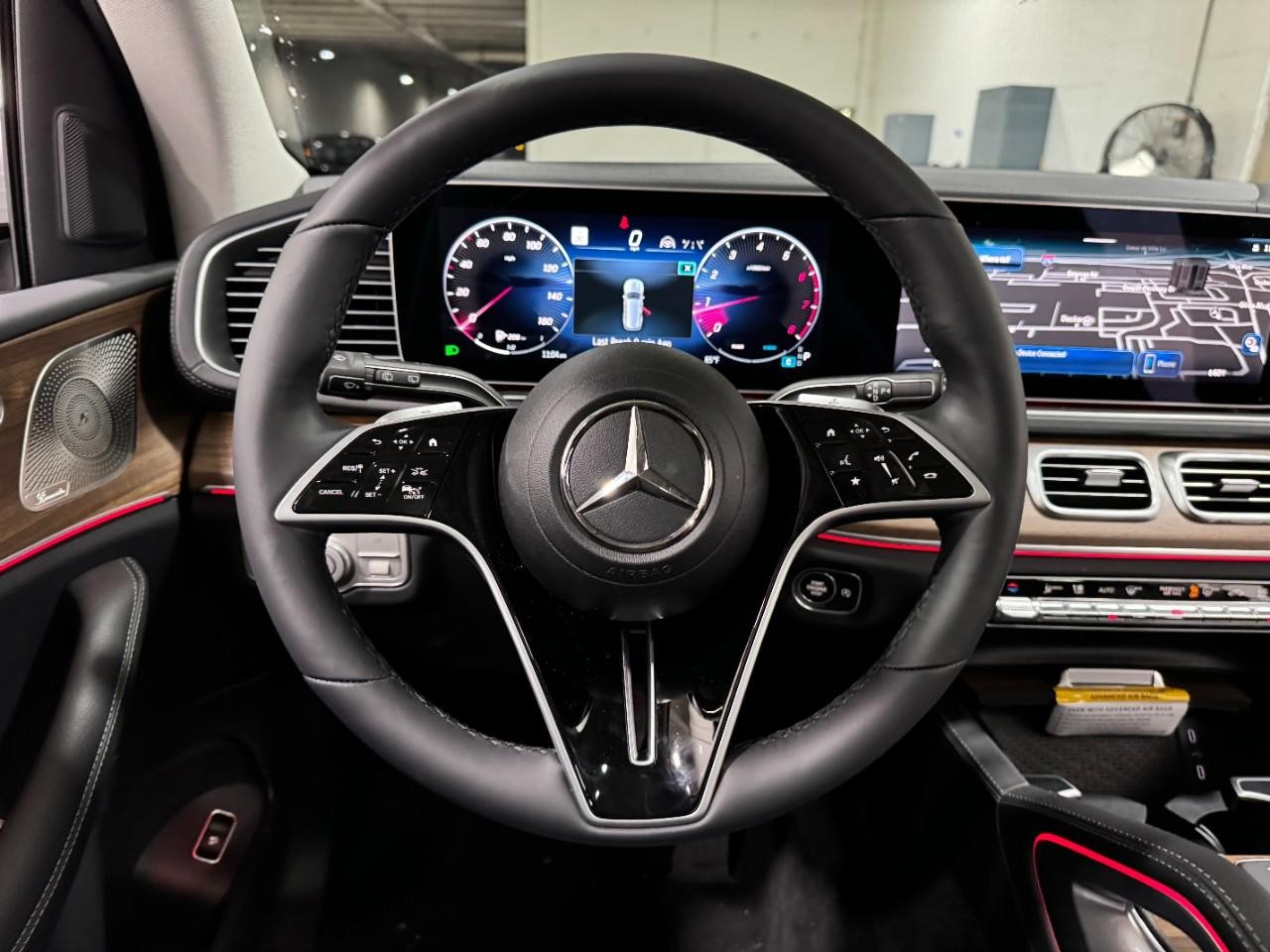 Mercedes-Benz GLS Vehicle Full-screen Gallery Image 16