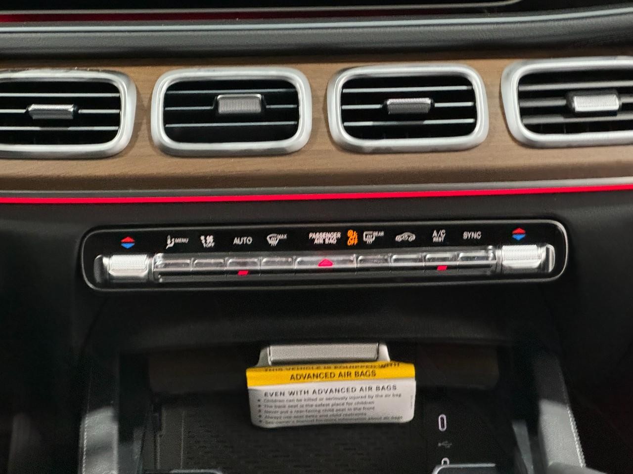 Mercedes-Benz GLS Vehicle Full-screen Gallery Image 18