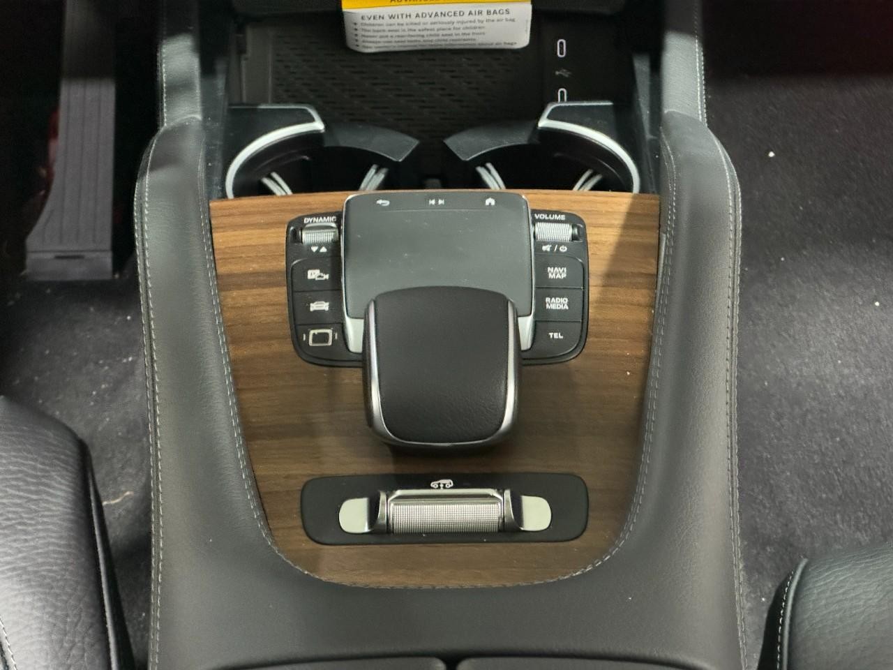 Mercedes-Benz GLS Vehicle Full-screen Gallery Image 19