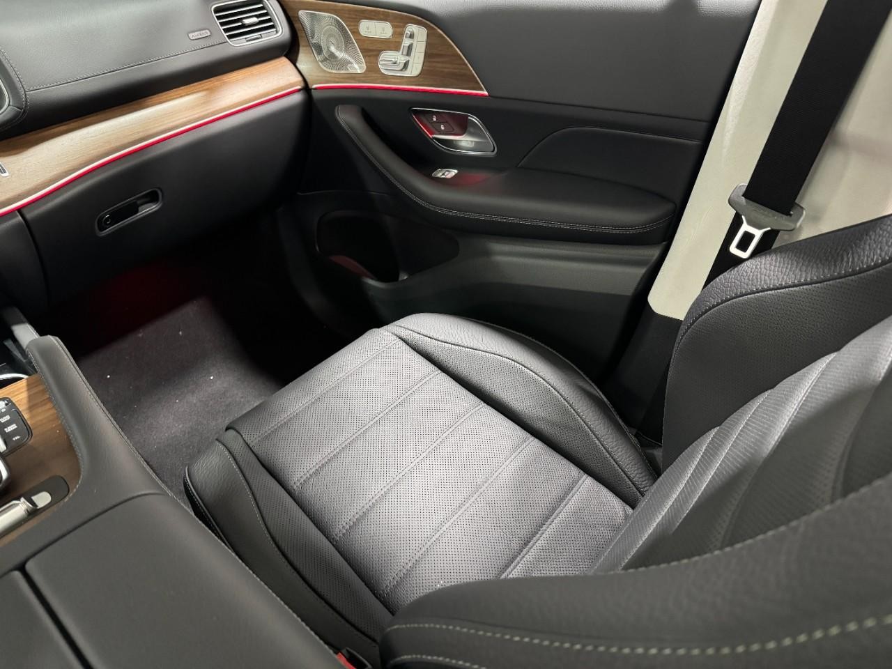 Mercedes-Benz GLS Vehicle Full-screen Gallery Image 20