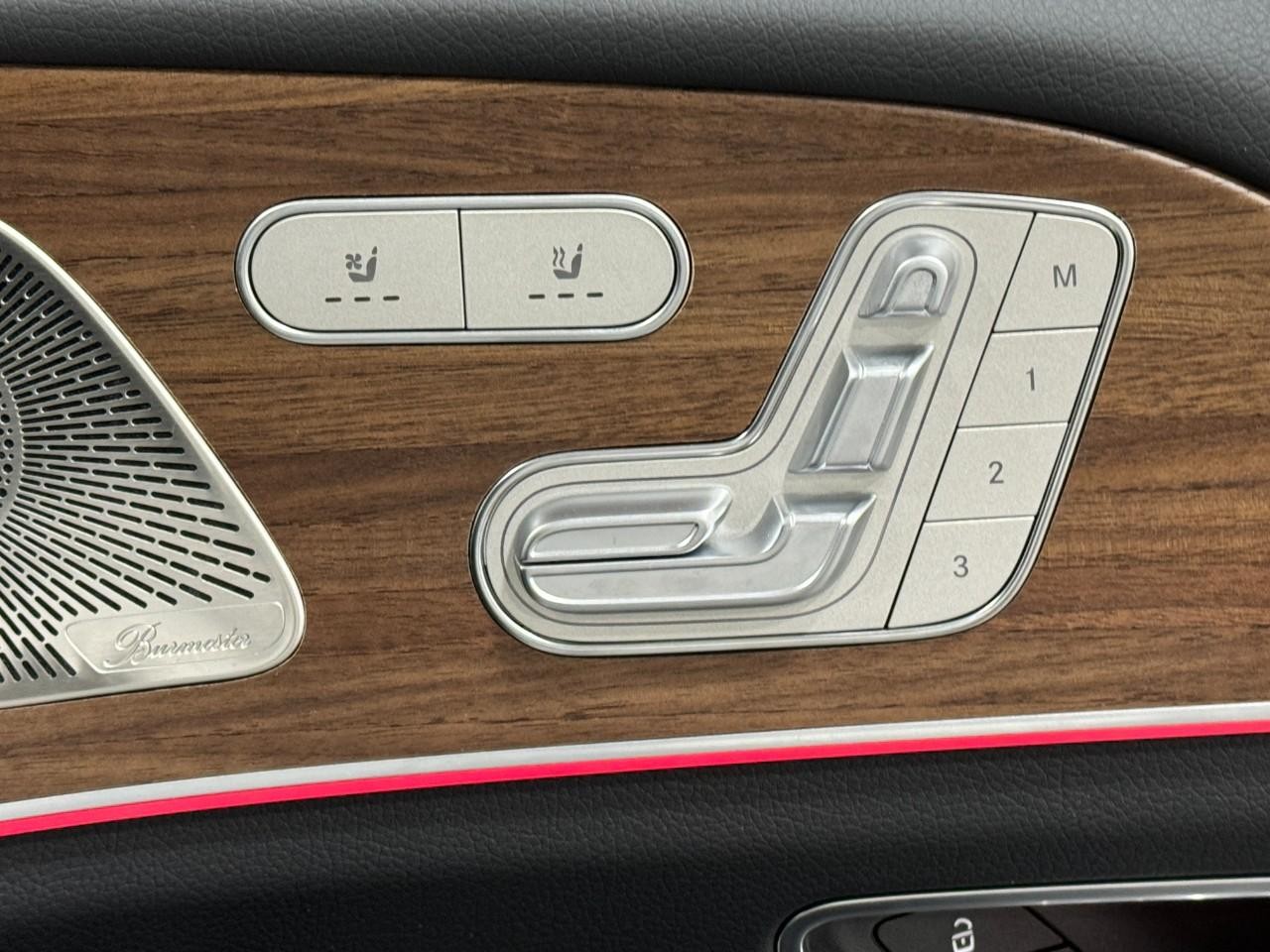 Mercedes-Benz GLS Vehicle Full-screen Gallery Image 23