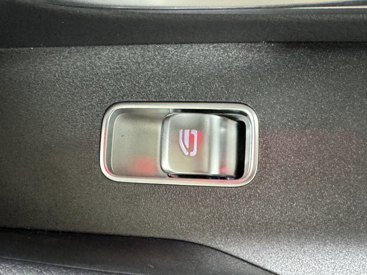 Mercedes-Benz GLS Vehicle Full-screen Gallery Image 25