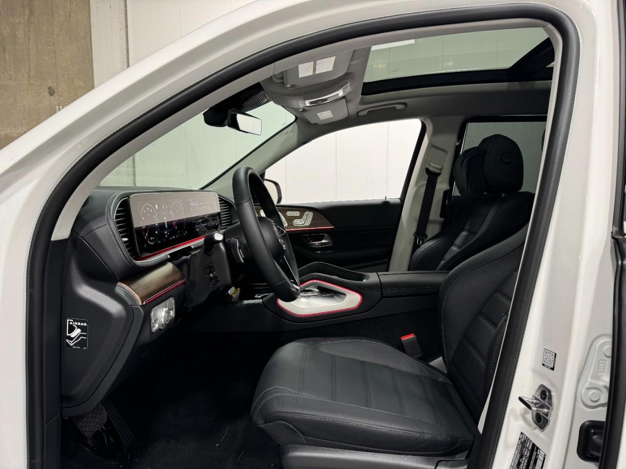 Mercedes-Benz GLS Vehicle Full-screen Gallery Image 31