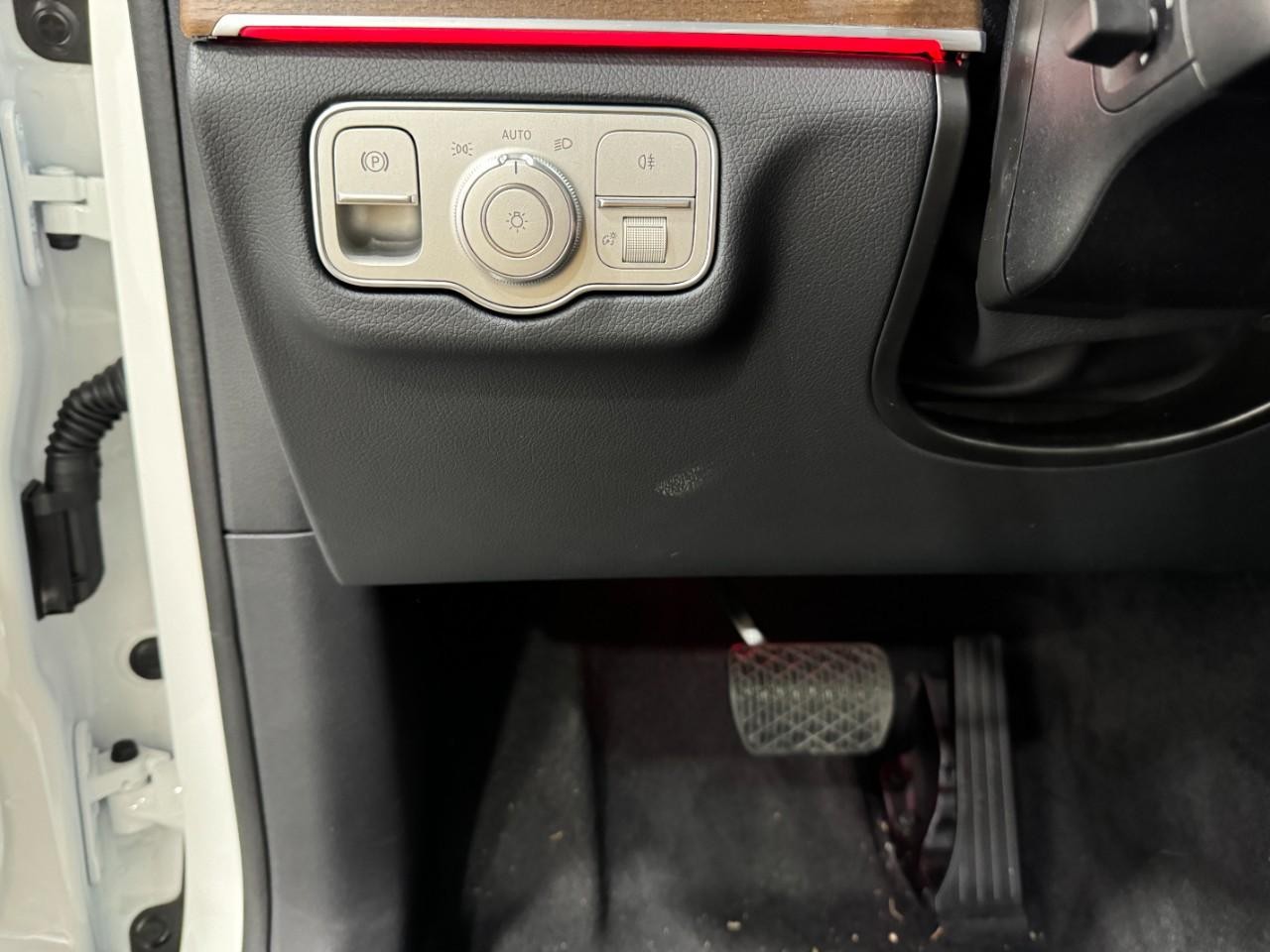 Mercedes-Benz GLS Vehicle Full-screen Gallery Image 33