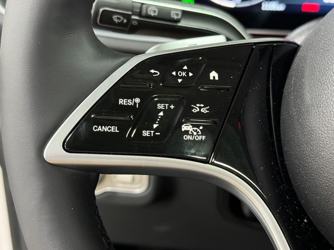 Mercedes-Benz GLS Vehicle Full-screen Gallery Image 34