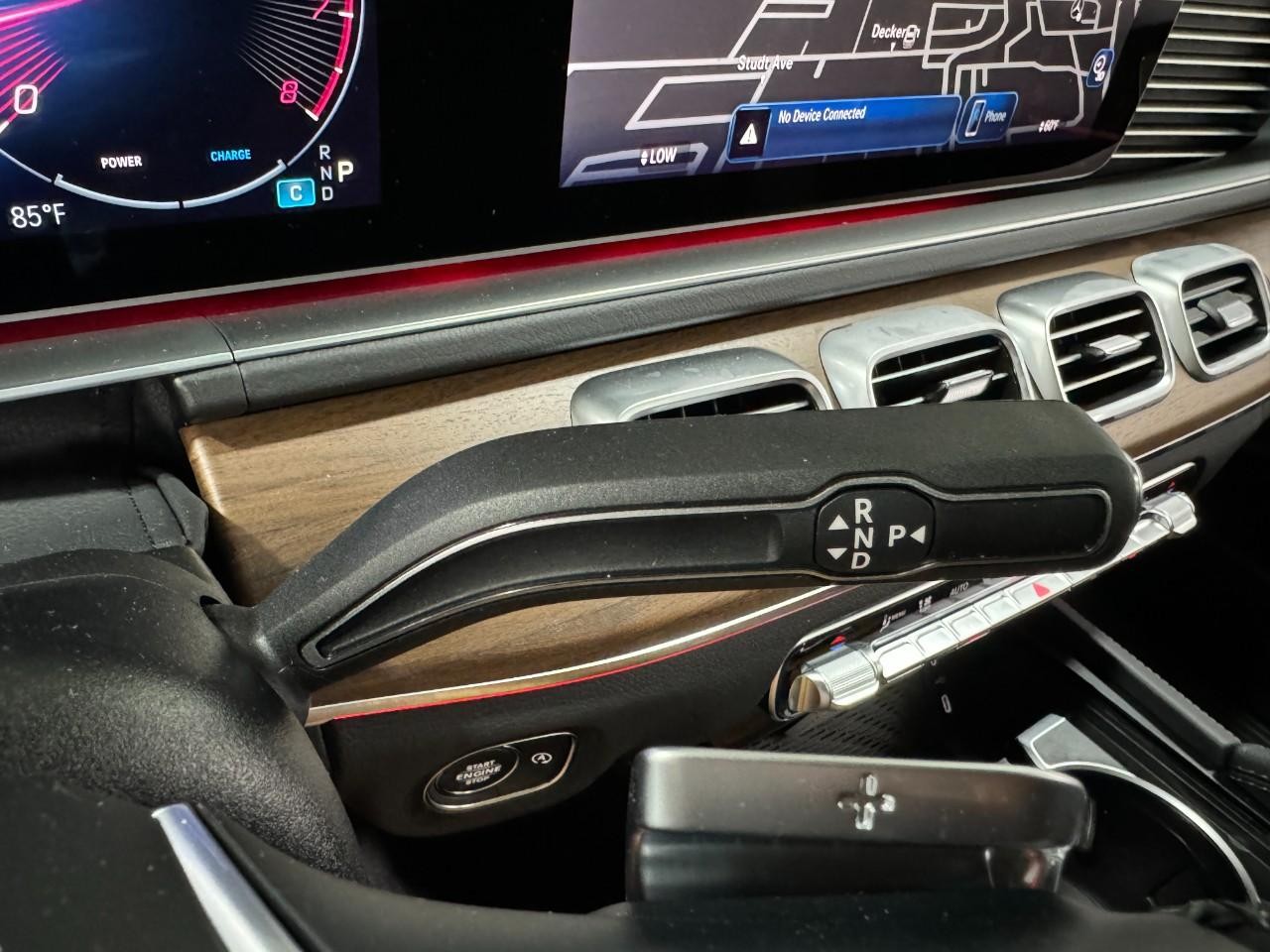 Mercedes-Benz GLS Vehicle Full-screen Gallery Image 37