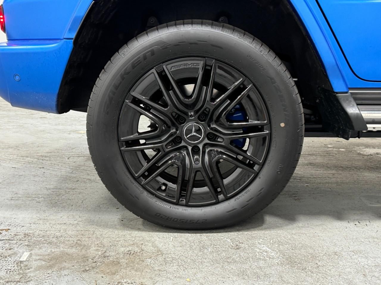 Mercedes-Benz G-Class Vehicle Full-screen Gallery Image 5