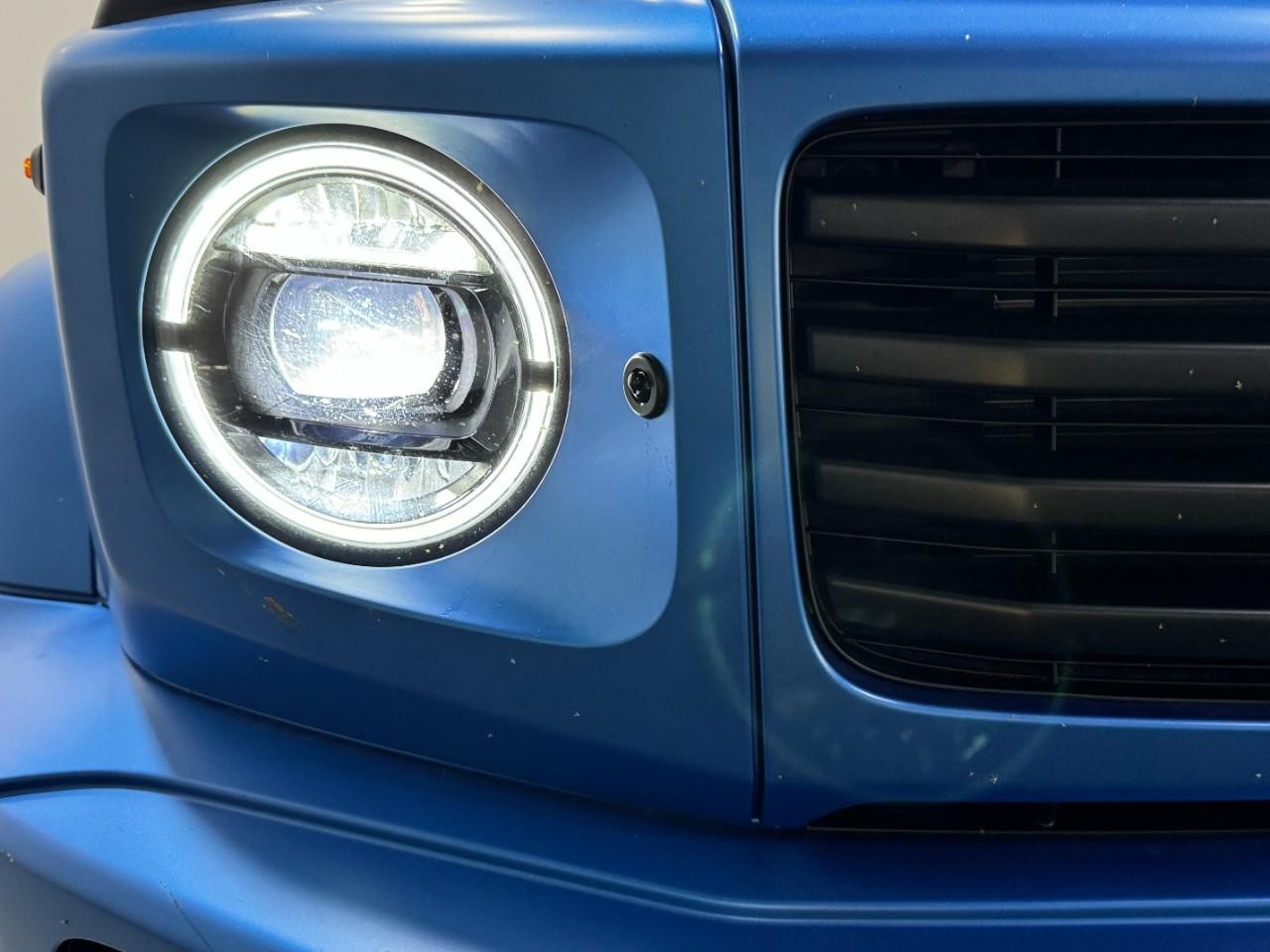 Mercedes-Benz G-Class Vehicle Full-screen Gallery Image 7