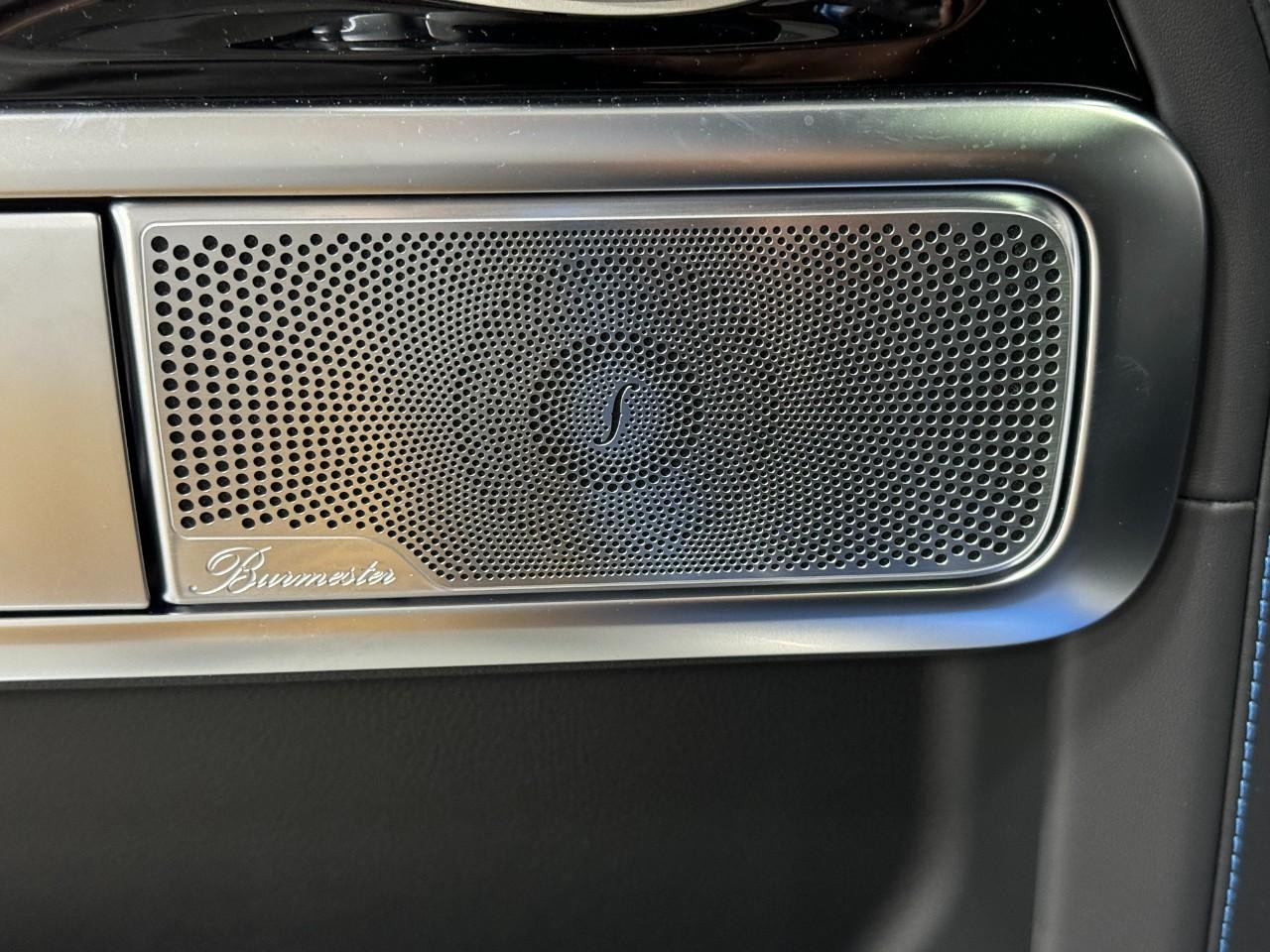 Mercedes-Benz G-Class Vehicle Full-screen Gallery Image 24