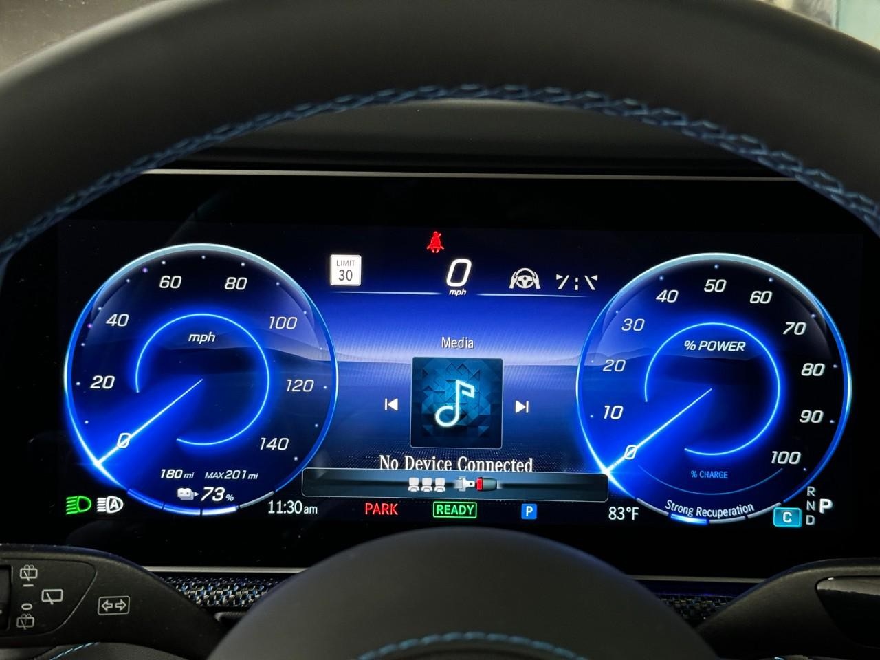 Mercedes-Benz G-Class Vehicle Full-screen Gallery Image 30