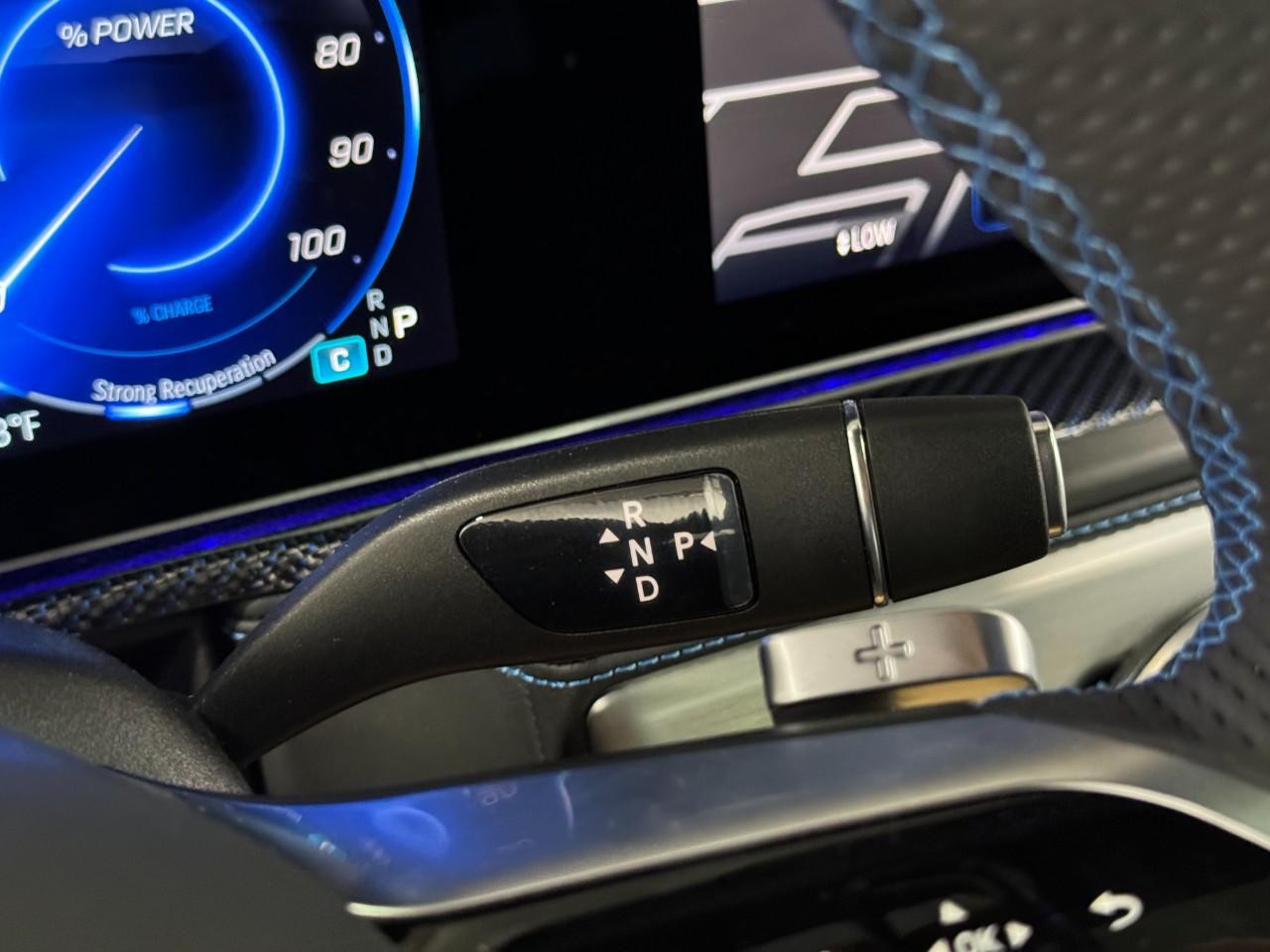 Mercedes-Benz G-Class Vehicle Full-screen Gallery Image 31