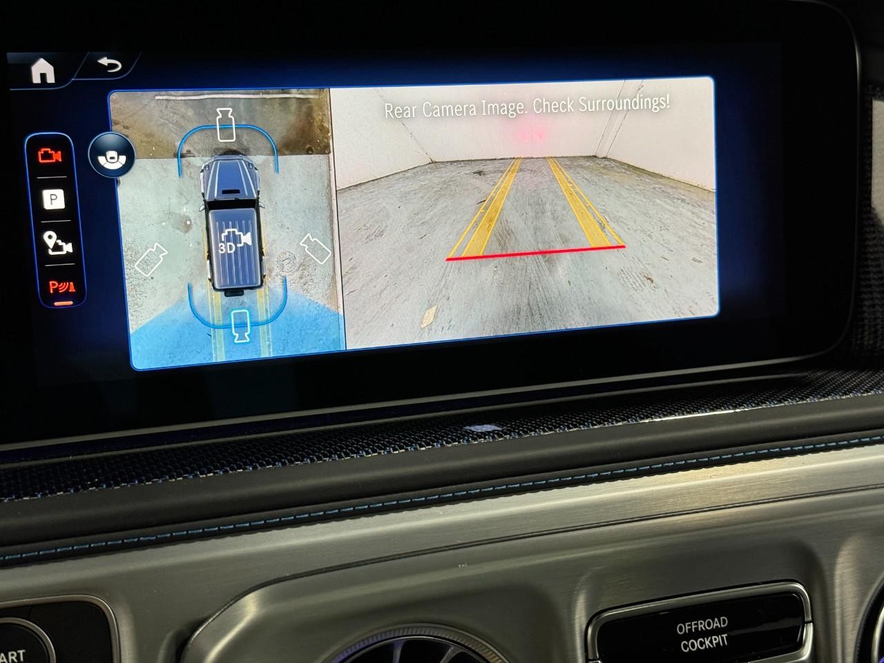 Mercedes-Benz G-Class Vehicle Full-screen Gallery Image 32