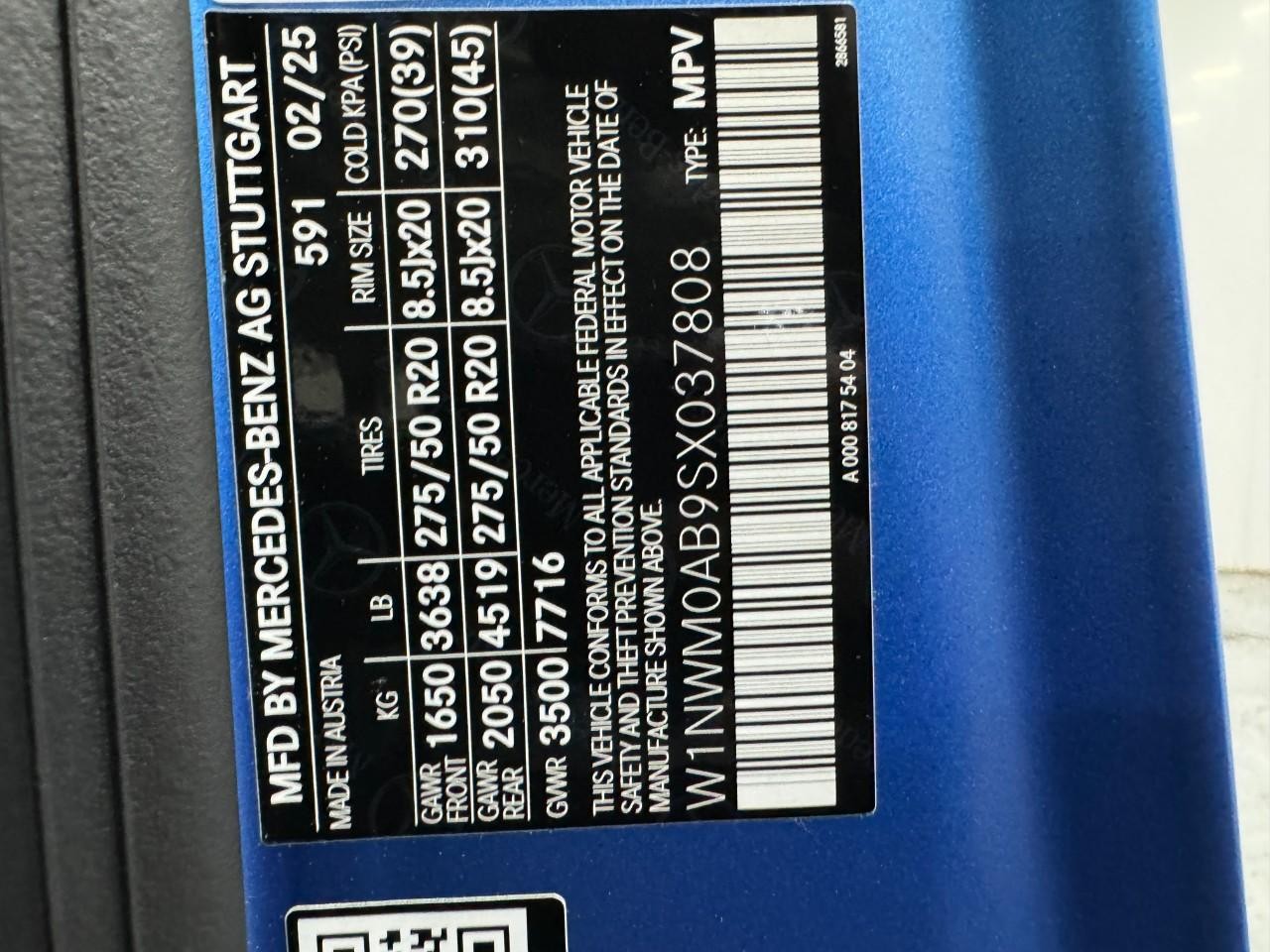 Mercedes-Benz G-Class Vehicle Full-screen Gallery Image 33