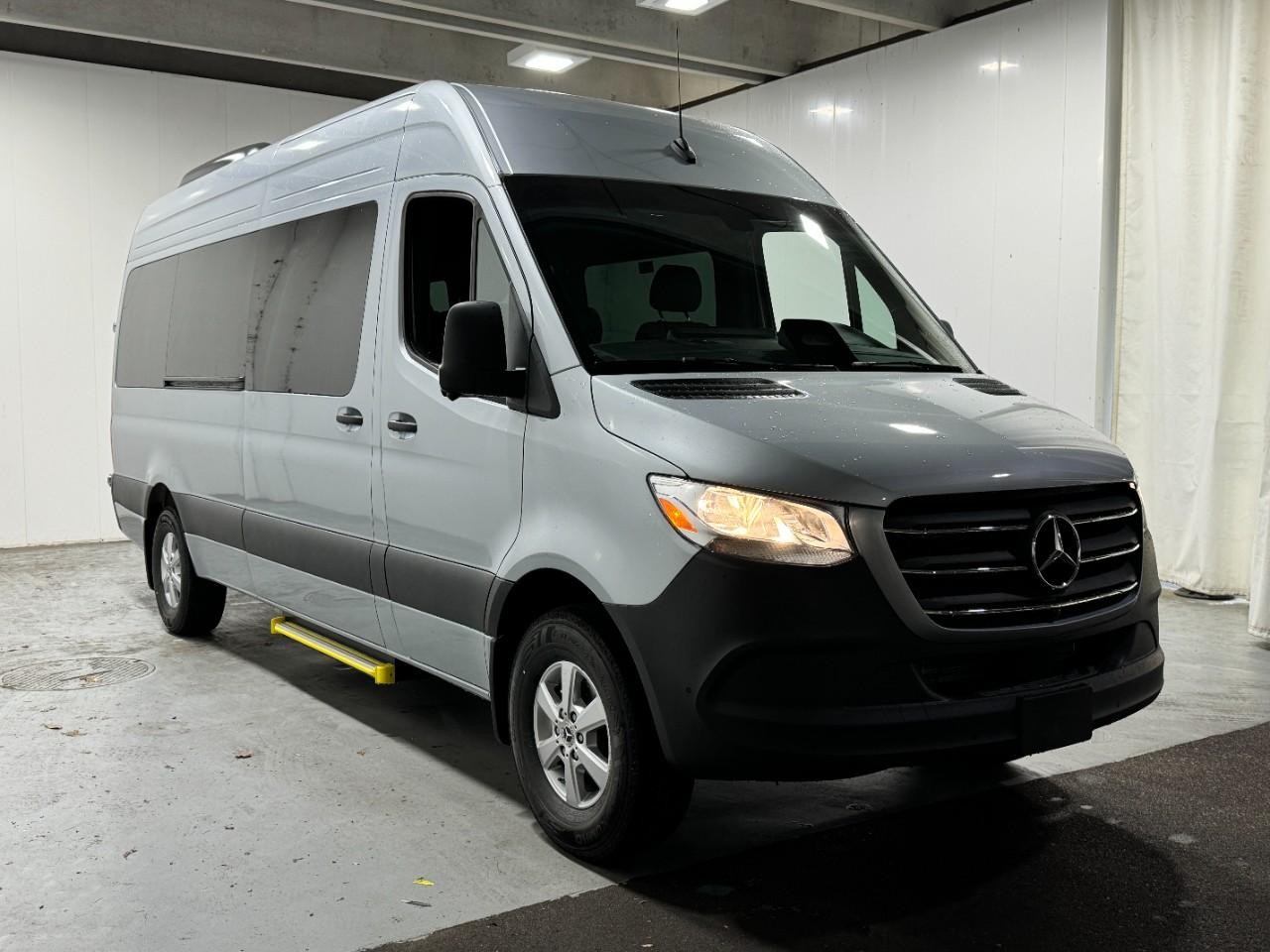 Mercedes-Benz Sprinter Passenger Van Vehicle Full-screen Gallery Image 6