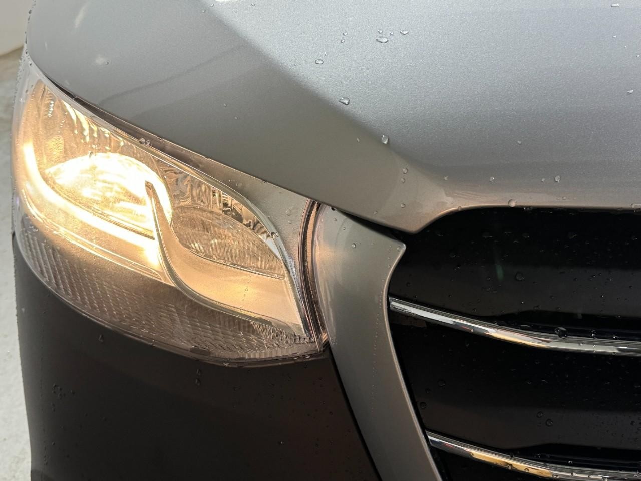 Mercedes-Benz Sprinter Passenger Van Vehicle Full-screen Gallery Image 7