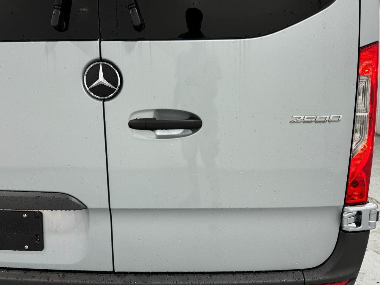 Mercedes-Benz Sprinter Passenger Van Vehicle Full-screen Gallery Image 11