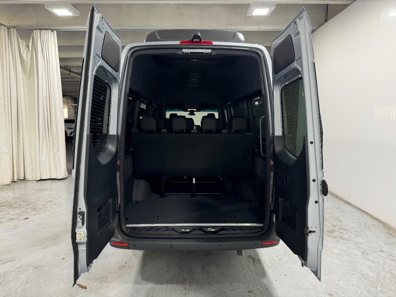 Mercedes-Benz Sprinter Passenger Van Vehicle Full-screen Gallery Image 13