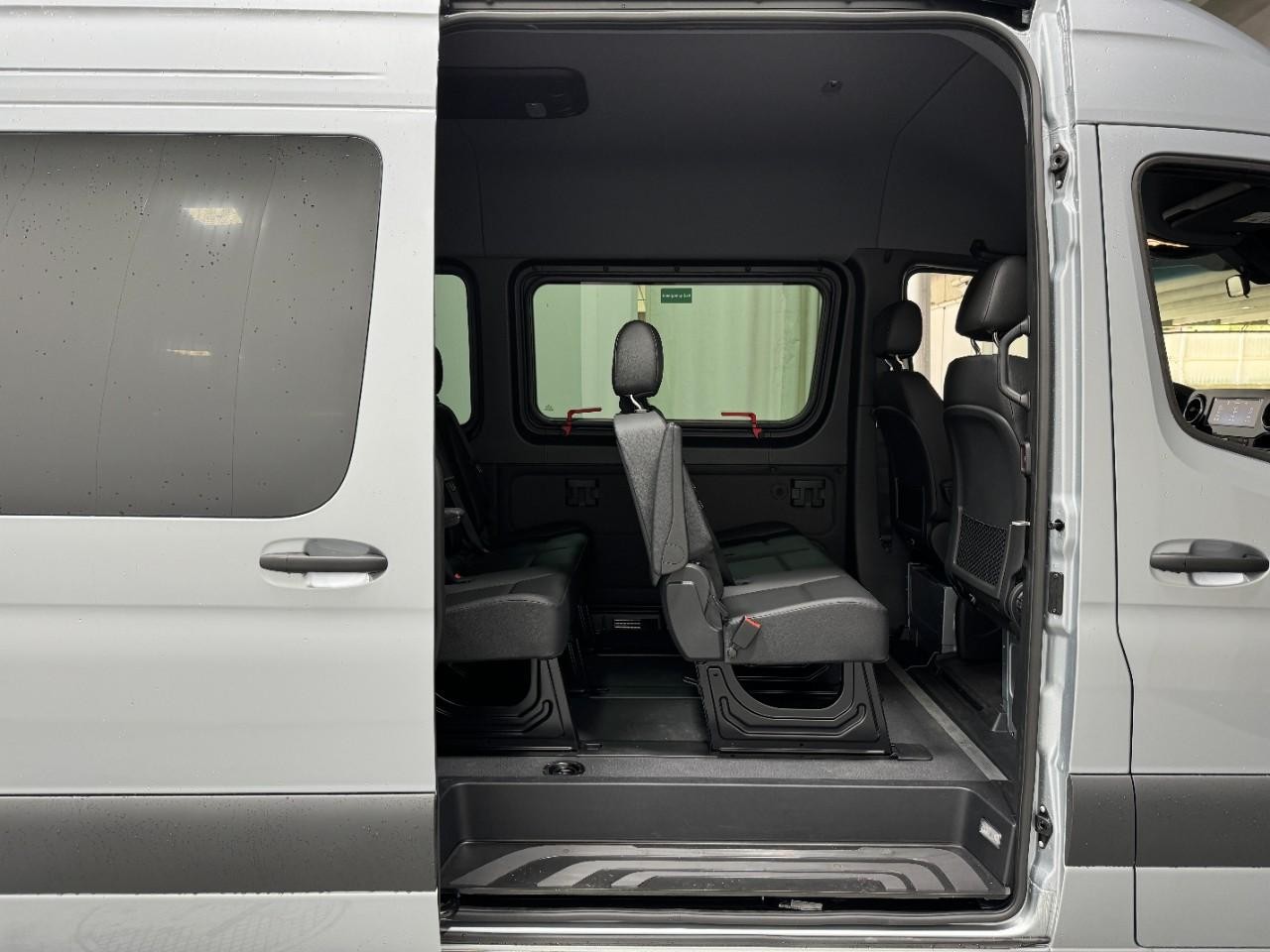 Mercedes-Benz Sprinter Passenger Van Vehicle Full-screen Gallery Image 14