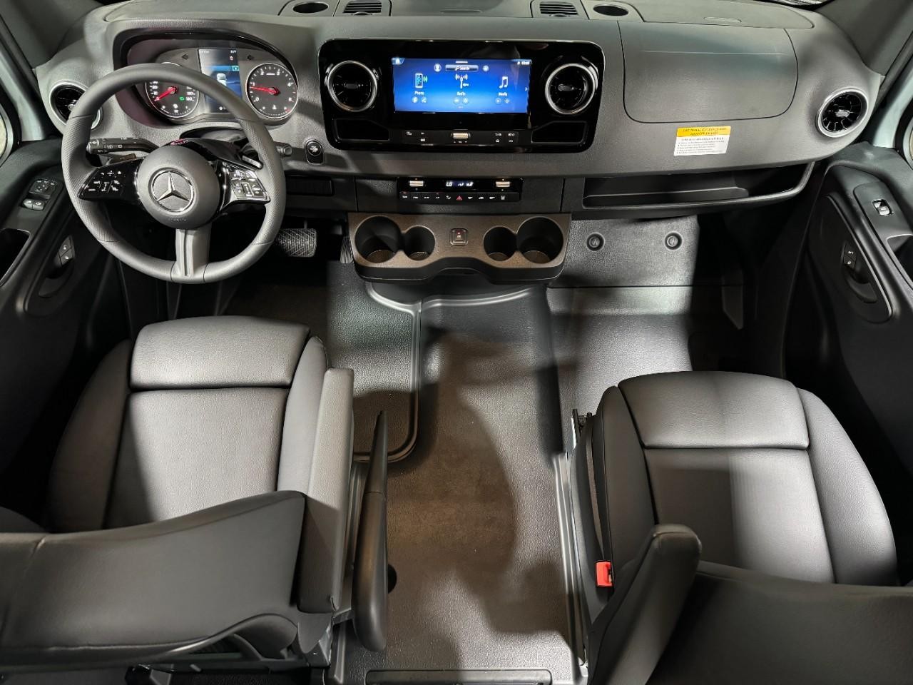 Mercedes-Benz Sprinter Passenger Van Vehicle Full-screen Gallery Image 17