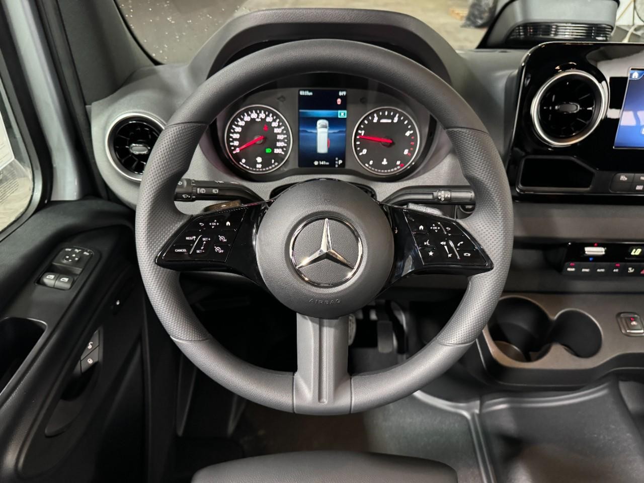 Mercedes-Benz Sprinter Passenger Van Vehicle Full-screen Gallery Image 18